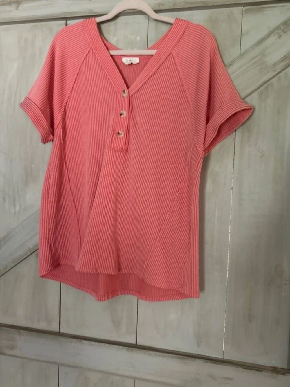 Andrée by Unit Coral Henley Short Sleeve Top Medium – Worn Once